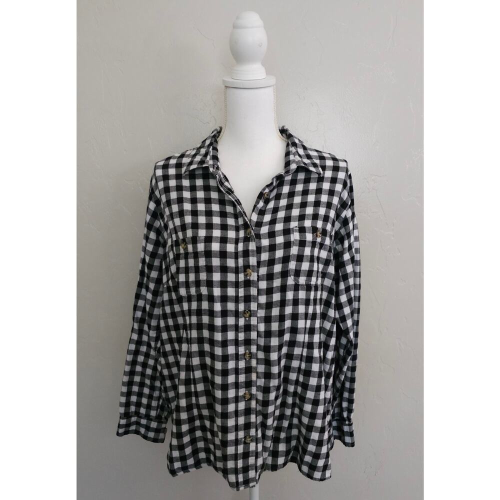 NorthCrest Black & White Plaid Button Down Top